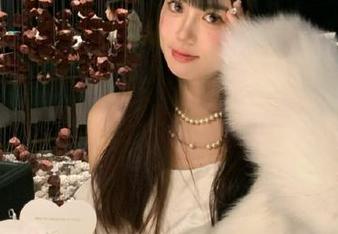 打开“九一吃瓜”网址，看那聚光灯下的窘态，哈哈！
