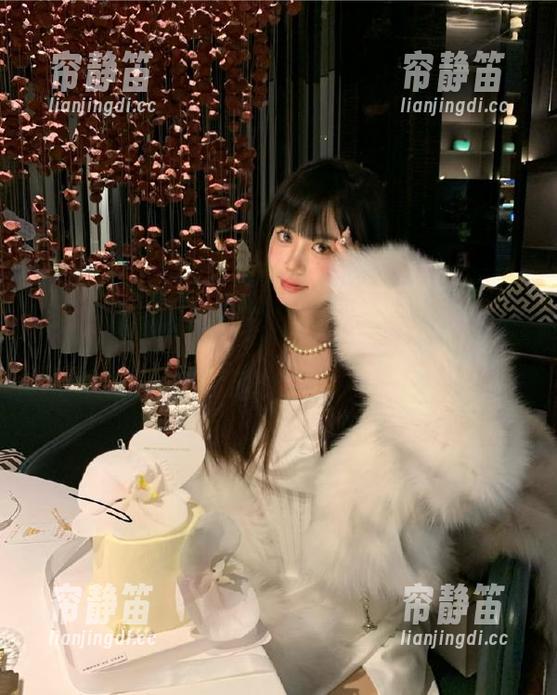打开“九一吃瓜”网址，看那聚光灯下的窘态，哈哈！