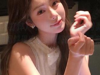 一刷黑料不打烊的网页，脑海里瞬间浮现出那张惊愕的脸，真有意思。