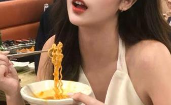 在黑料网首页轮播的瓜瓜们，在线看让我忍不住多看几遍！