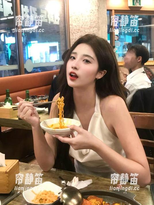 在黑料网首页轮播的瓜瓜们，在线看让我忍不住多看几遍！