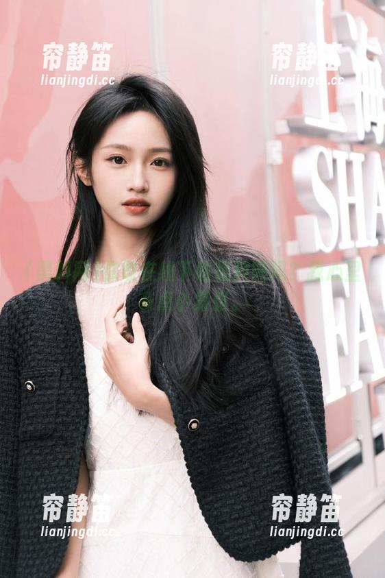 你敢在线下载黑料网吗？我心里有点小紧张。